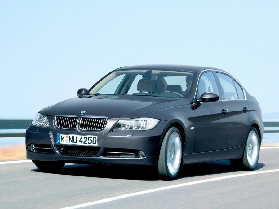  BMW 330i Sedan 2005 года  (фото 1 из 16)